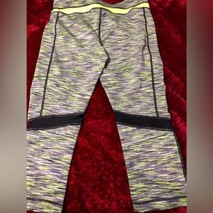 Workout pants. 3/4 length.